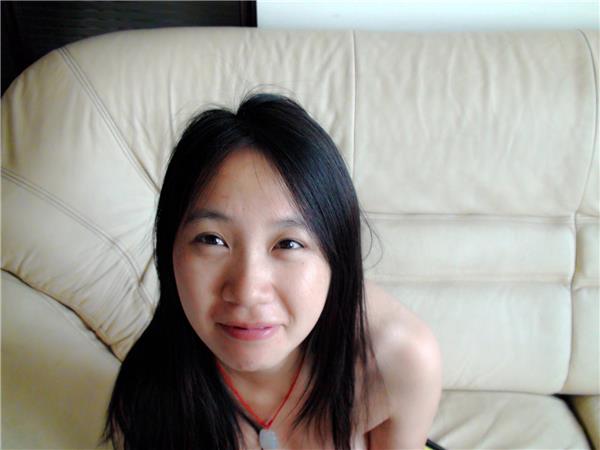 体验曾经拍过AV的80后人母sophie,打了两炮